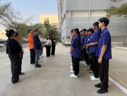 20250201151344.jpg - ท่านรองนายกให้โอวาทพร้อมให้กำลังใจนักเรียนชมรม TO BE NUMBER  ONE โรงเรียนเทศบาล๔ (เพาะชำ)เดินทางข้าร่วมการประกวดเยาวชนต้นเเบบเก่งเเละดี | https://tor4.ac.th/